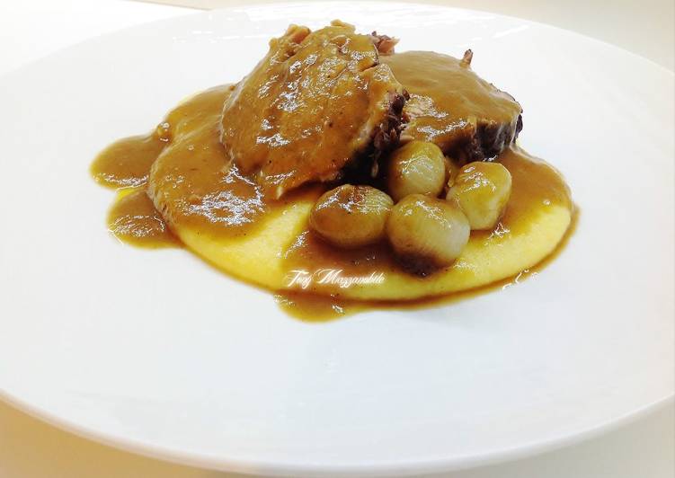 Stracotto piemontese con polenta e cipolline borettane