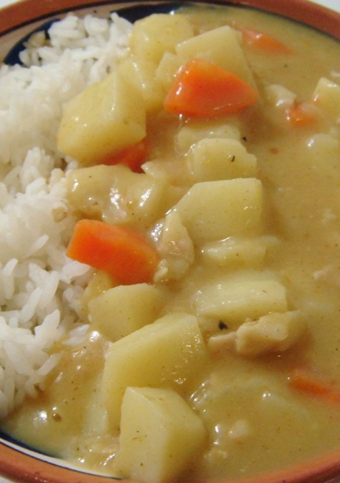 Una foto de Curry del almuerzo escolar primaria en Japón