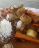 Filete de marlin en adobo con verduras