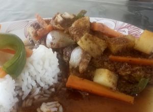 Una foto de Filete de marlin en adobo con verduras