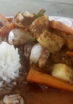 Una foto de Filete de marlin en adobo con verduras