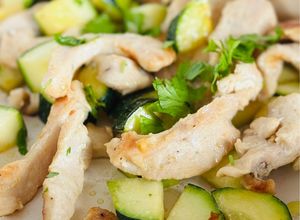 Hình của món Phi Lê Gà Xào Bí Ngòi.