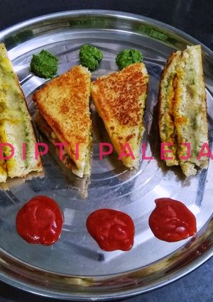 A picture of Grilled Potato Pizza Cheesy Sandwich.