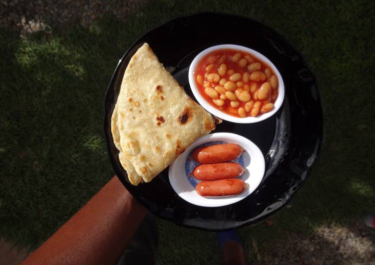 Mini bites with baked beans