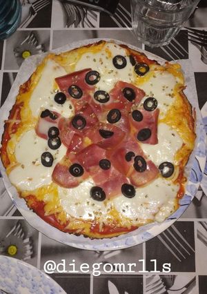 Una foto de Pizza con base de coliflor