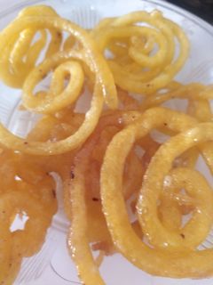 જલેબી (Jalebi Recipe In Gujarati) રેસીપી મુખ્ય ફોટો