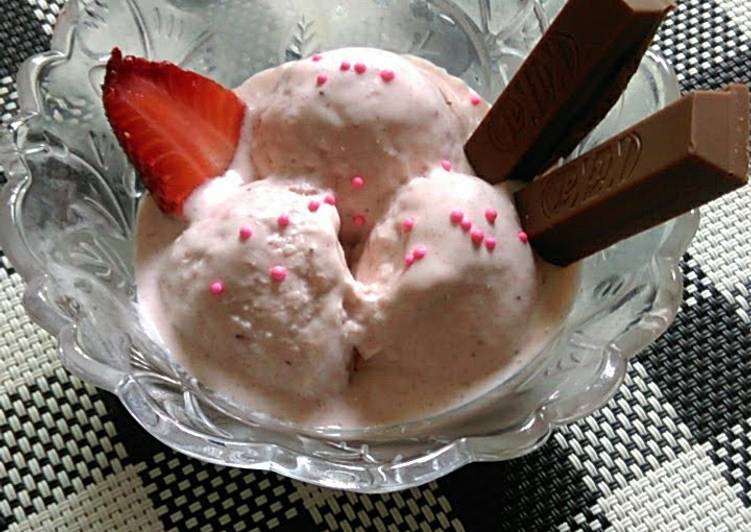 Recipe of Speedy STRAWBERRY BANANA ICE CREAM 🍓🍌🍨