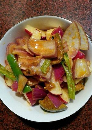 A picture of Pyaaz mirch salad.