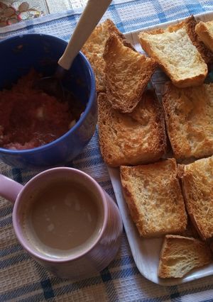 Una foto de Pan con tomate, desayuno típico de España (súper económico)