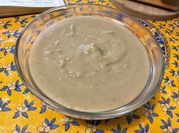 Une photo de sauce romarin