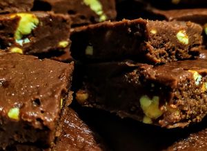 Una foto de FUDGE DE CHOCOLATE🍫y Mantequilla🥜de Maní
