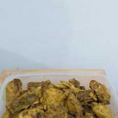 A picture of Ayam Ungkep bumbu racik.