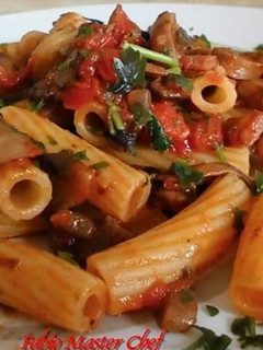 Foto di Rigatoni con Funghi Misti e Pelati