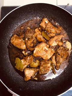 A picture of Chicken adobo.