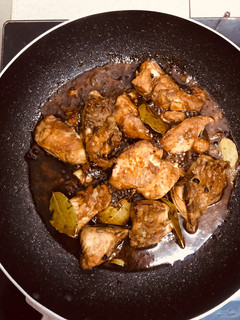 A picture of Chicken adobo.