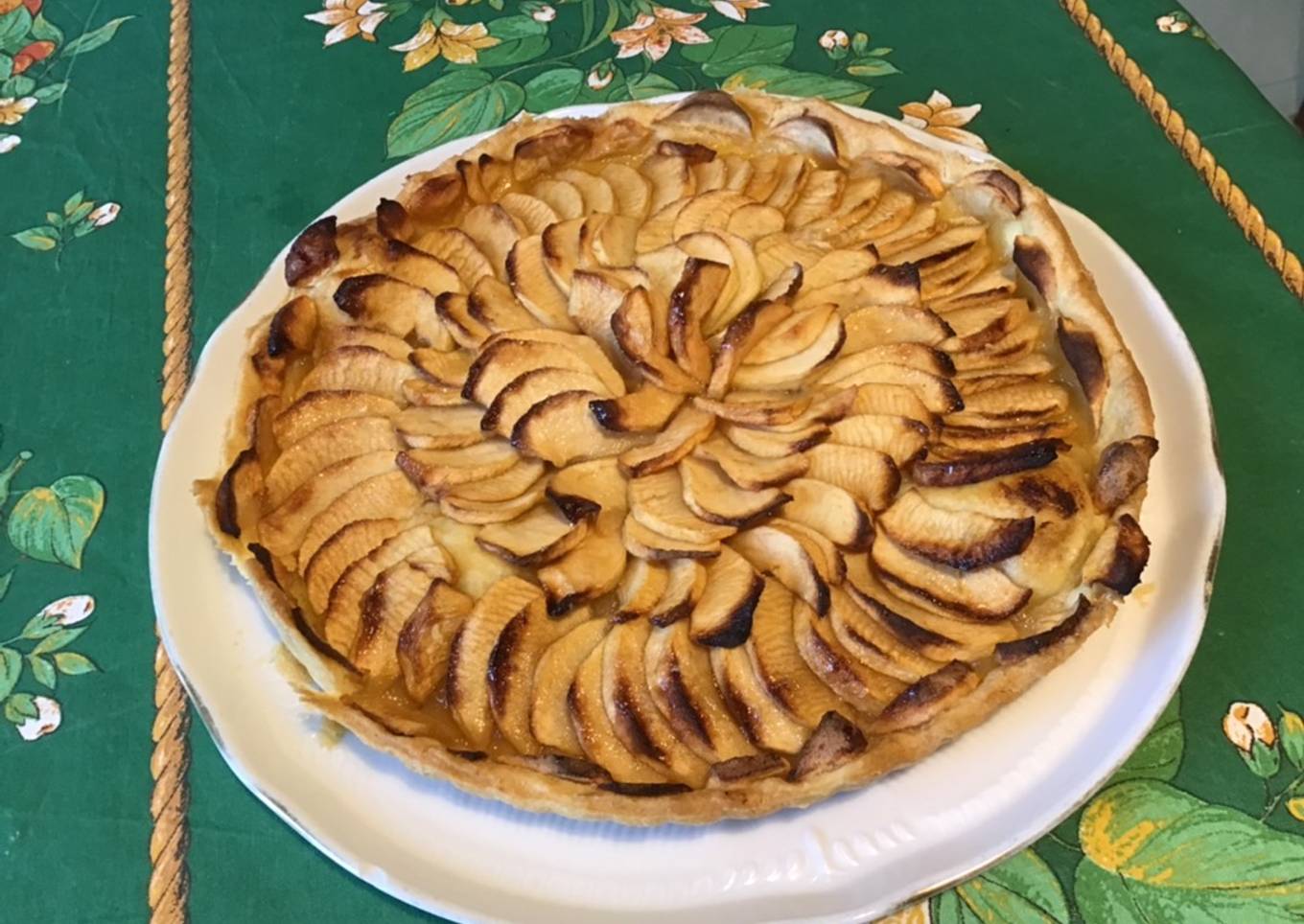 Tarte aux pommes toute simple (pommes Canada du jardin et pâte semi feuilletée maison)