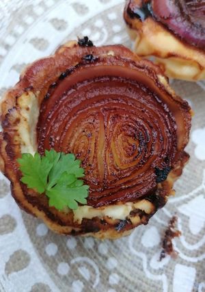 Une photo de Tarte tatin d'oignon rouge et chèvre