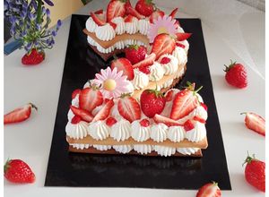 Une photo de Number cake vanille & fraises
