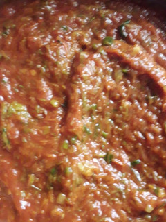 Una foto de Albóndigas de atún en salsa de tomates con verduras