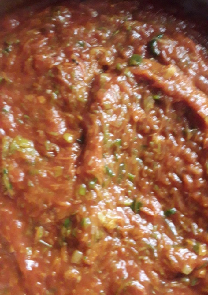 Una foto de Albóndigas de atún en salsa de tomates con verduras
