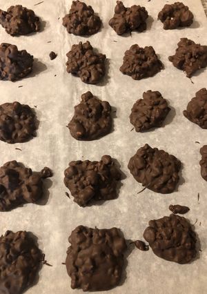 A picture of Peanut Clusters.