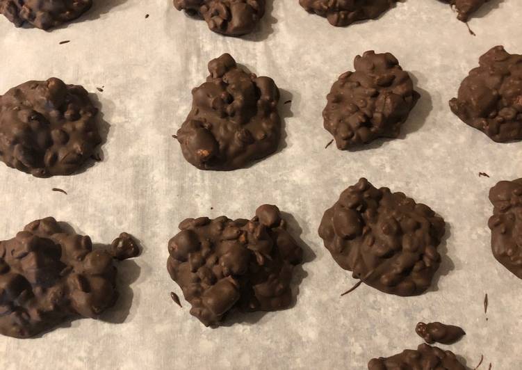 Easiest Way to Make Homemade Peanut Clusters