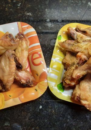 Una foto de Alitas, patitas de pollo con pasta de garbanzos