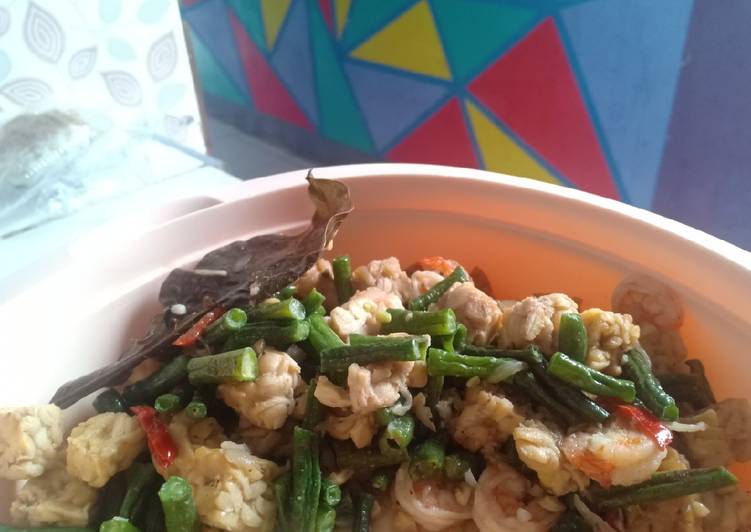 Tumis kacang panjang, tempe dan udang