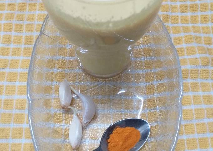 Recipe of Perfect Garlic Turmeric Yellow Milk