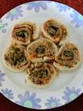 નૂડલ્સ પીનવ્હીલ સેન્ડવીચ (Noodles Pinwheel Sandwich Recipe In Gujarati)