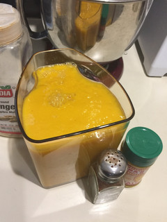 Una foto de Batido de mango-curcuma-jengibre