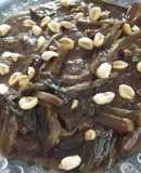 Nopales, romero y mole con cacahuate