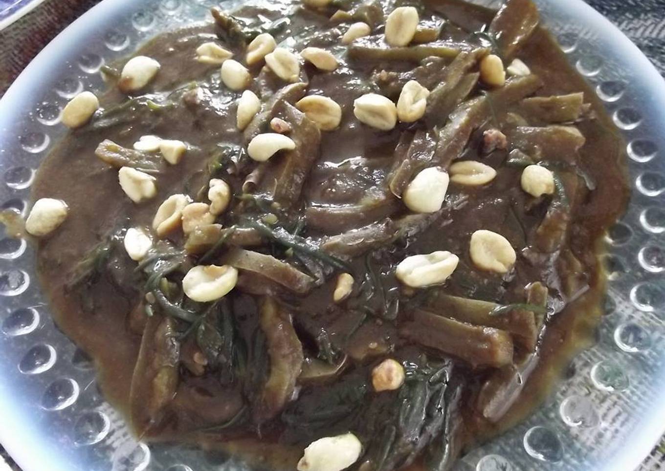 Nopales, romero y mole con cacahuate