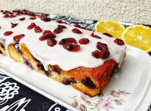 Una foto de Budín de limón con arándanos
