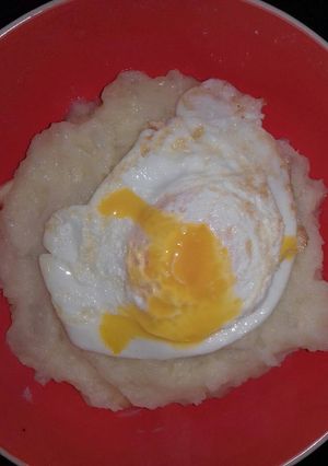 Una foto de Puré con huevo 🍳