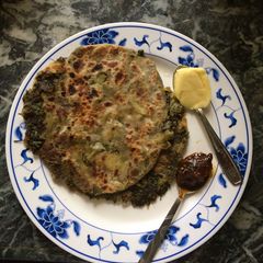 A picture of Dhaba style methi Aloo Prantha.