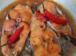 Hình của món Cá kho nước dừa.