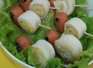 Foto resep Roti sosis bentuk snail. Bento for kids