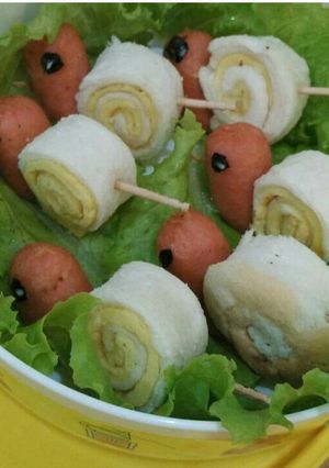 Foto resep Roti sosis bentuk snail. Bento for kids