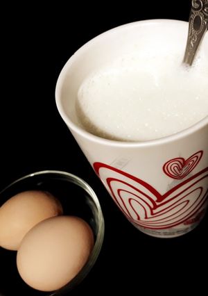 A picture of Egg Milk natural remedy for cough and cold.