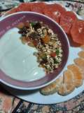Yaourt au granola accompagné de pomélo et de mandarine 🥣