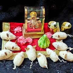 A picture of Coconut mice.