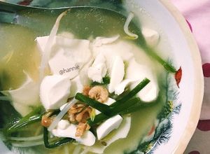 Hình của món Canh Hẹ Đậu Hủ Non (Chives Soup with Tofu)🍲🥄.