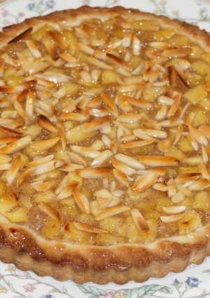 Una foto de Kuchen de manzanas con almendras