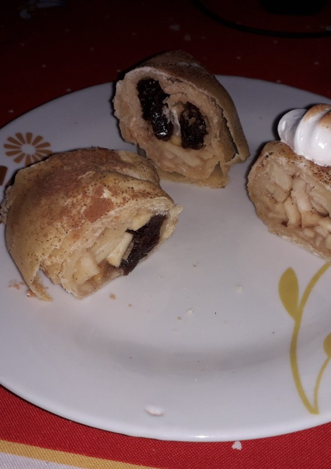 Una foto de Strudel de manzana #mercado