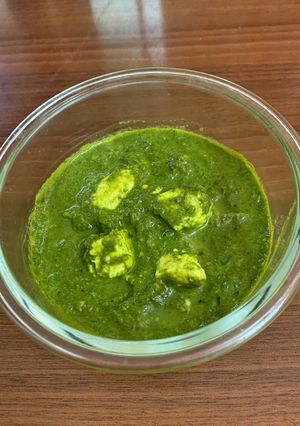 A picture of Palak paneer.