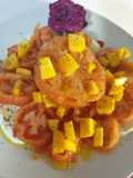 Ensalada de tomate raf, pera, melocotón y mozzarella