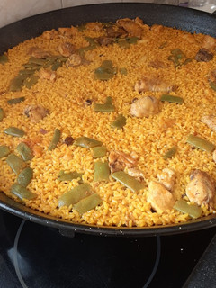 Una foto de Paella valenciana