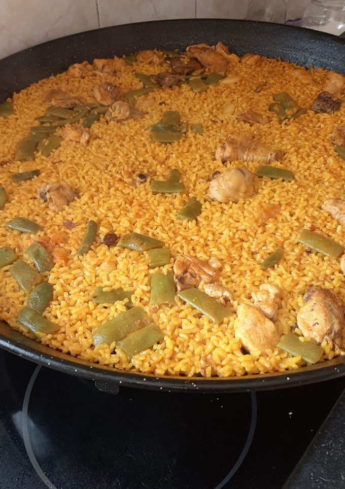 Una foto de Paella valenciana