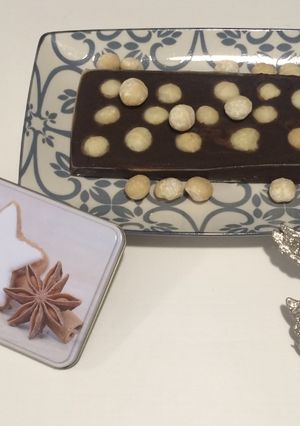 Una foto de Turrón de nueces de macadamia con aroma de flores